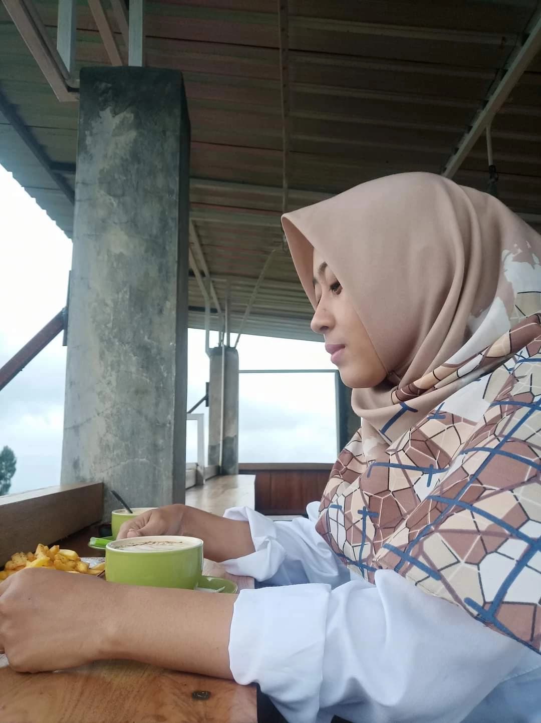 Jasa mendengarkan curhatan umum atau pribadi dengan baik tanpa menghakimi. Privasi aman dan terjaga